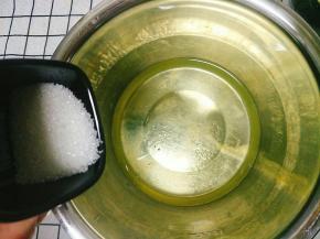 蛋清里加入白糖