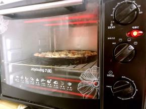 放入预热好的烤箱中层180肚烤15到20分钟