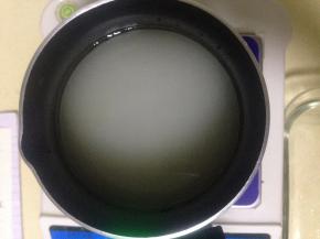 1、糖和水秤入小锅里