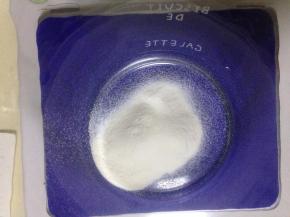 2、琼脂粉秤好 加入糖水中