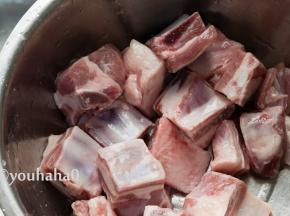 羊寸排清水冲洗一下，无需泡血水，本身已经处理的非常干净