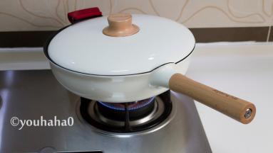 烧开后盖上锅盖，中火炖10分钟