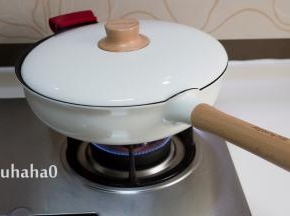 烧开后盖上锅盖，中火炖10分钟