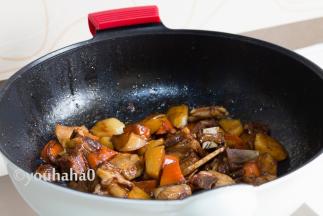 20分钟后，汤汁已收至浓稠，根据自己的口味略微加一点盐，口淡的忽略，起锅盛出即可