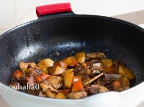 20分钟后，汤汁已收至浓稠，根据自己的口味略微加一点盐，口淡的忽略，起锅盛出即可