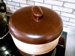 大火烧开，继续蒸15分钟，关火再焖两分钟就可以打开锅盖了