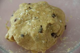 戴上一次性手套抓捏成团，静置30分钟