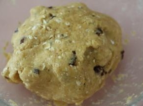 戴上一次性手套抓捏成团，静置30分钟