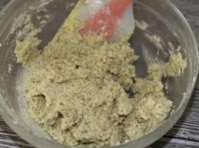 切拌均匀至无干粉状