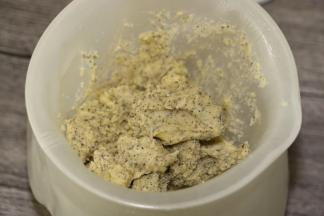 放入提前准备好的挤花袋里