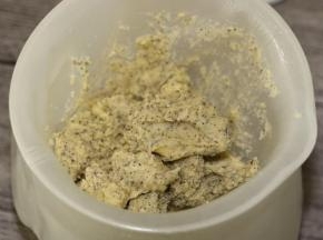 放入提前准备好的挤花袋里