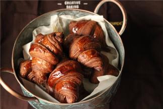 酥脆，有浓浓的巧克力香。