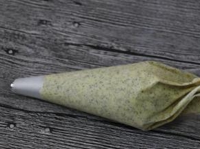 挤出空气
此时150度预热烤箱