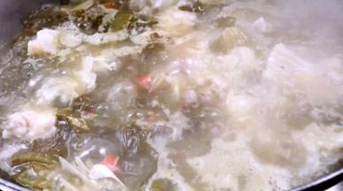 调味盐、胡椒粉、味精拌匀即可