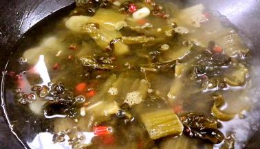 加入适量清水或者清汤