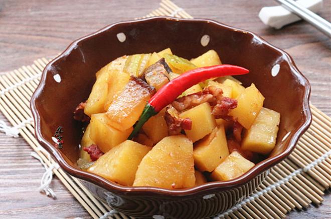 麻辣腊肠烧土豆