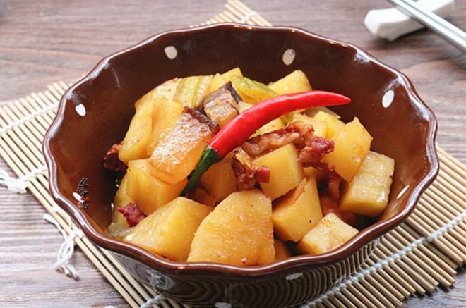 麻辣腊肠烧土豆
