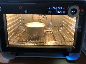 烤箱180度预热，调150度50分钟烘烤