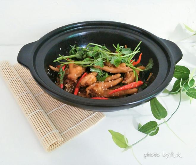 砂锅鸡爪煲