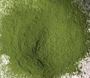 筛入低粉和抹茶粉，用划Z字形手法搅拌到无干粉