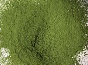 筛入低粉和抹茶粉，用划Z字形手法搅拌到无干粉