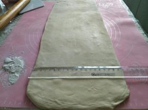 取出擀开大约20*30大小。