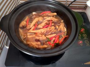 大火烧开后转小火焖15分钟，焖好后大火收汁