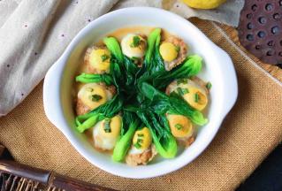 把小青菜摆上去，完成