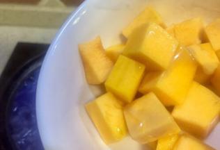 倒入南瓜一起煮