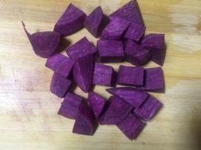 紫薯去皮切丁