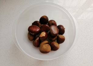 准备新鲜栗子；