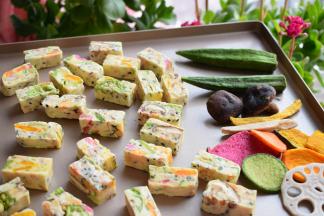 放凉切成小块。