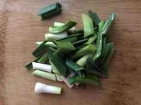 大蒜切小段