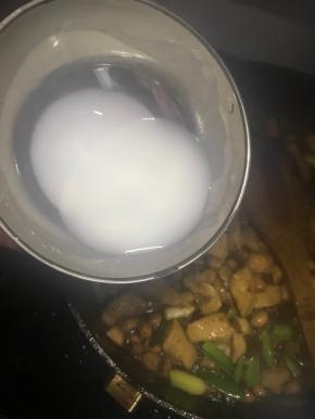 勾薄芡起锅即可