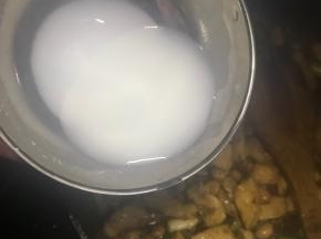 勾薄芡起锅即可