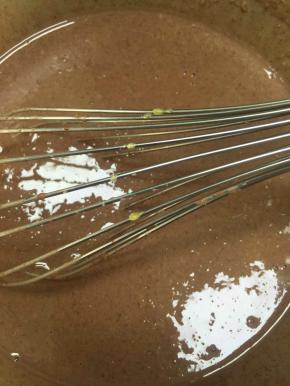 加入之前隔水融化好的黄油液