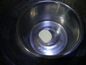 黄油隔水融化