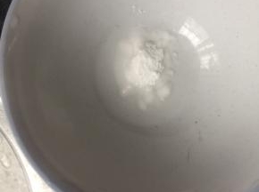小苏打加热水融化