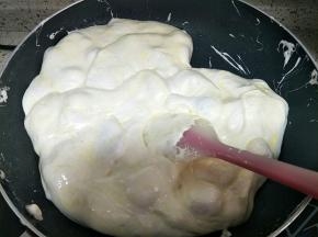 加入盐拌匀