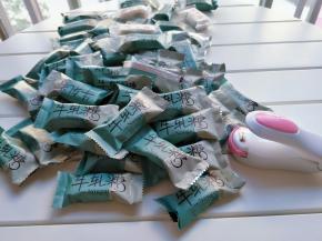 装入糖果袋封口