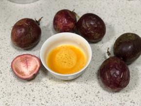 我用了大概6个百香果挤出70g果汁