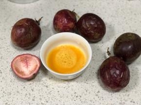 我用了大概6个百香果挤出70g果汁