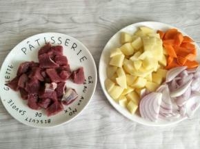全部食材切块备用