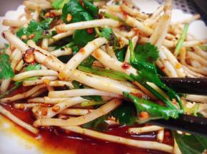 凉拌菜所需主材简单，升华它的关键就是调料的精华！超下饭，饭遭殃的爽口菜