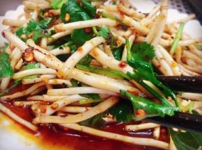凉拌菜所需主材简单，升华它的关键就是调料的精华！超下饭，饭遭殃的爽口菜