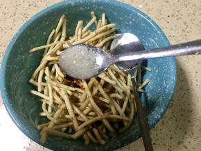 再放入少许白糖