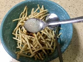 再放入少许白糖