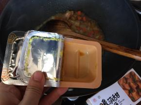 加入一块咖喱块