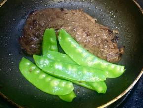 时间到了取出放入煎锅