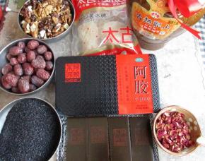 备好所有材料。黄酒起码是3年以上的，效果更好